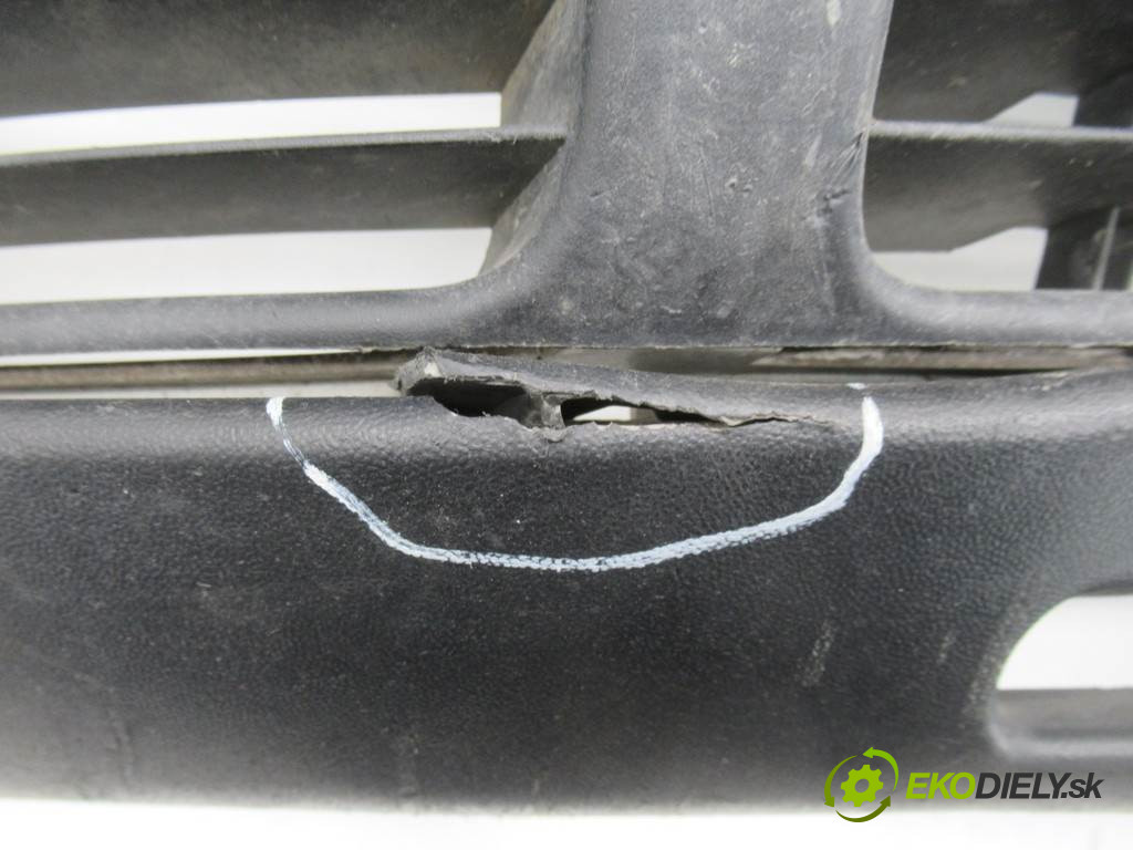 Volkswagen Passat B5       0  nárazník predný