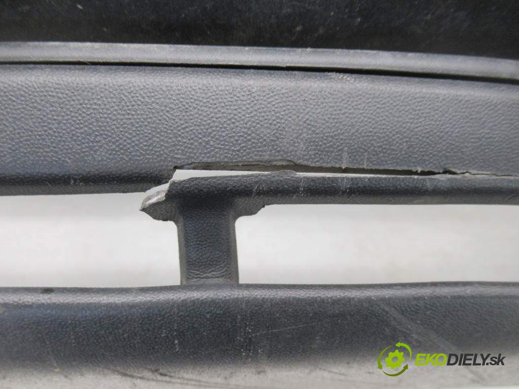 Volkswagen Passat B5       0  nárazník predný