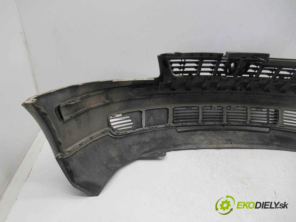 Volkswagen Passat B5       0  nárazník predný