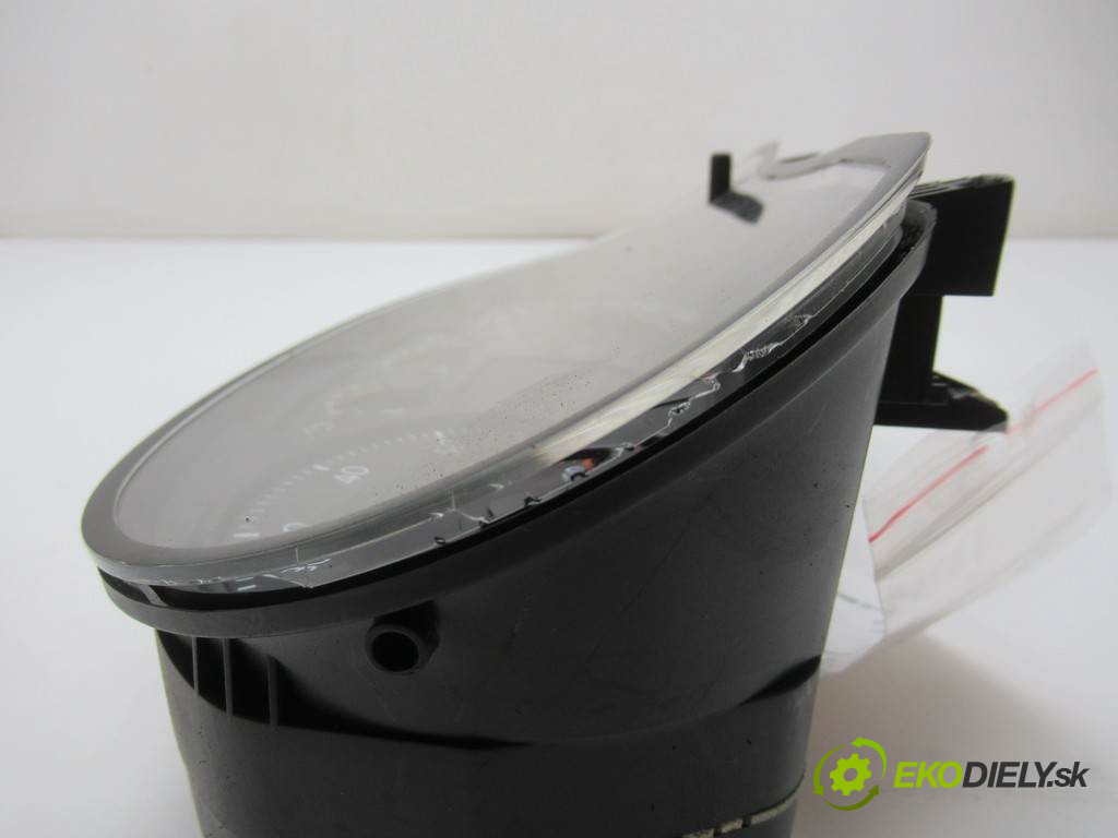 Volkswagen Polo IV 9N LIFT       0  prístrojovka 6Q0920823R