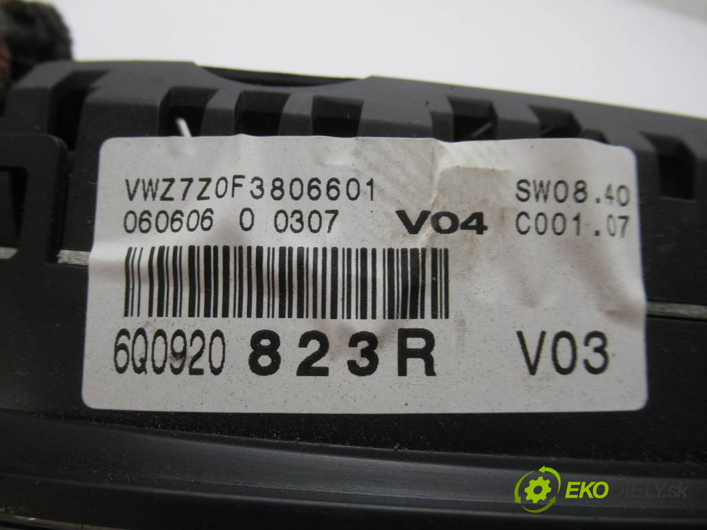 Volkswagen Polo IV 9N LIFT       0  prístrojovka 6Q0920823R