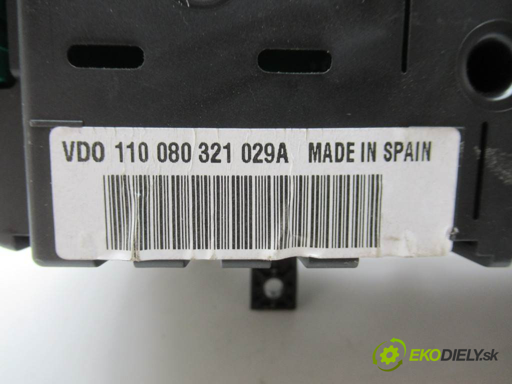 Volkswagen Polo IV 9N LIFT       0  prístrojovka 6Q0920823R