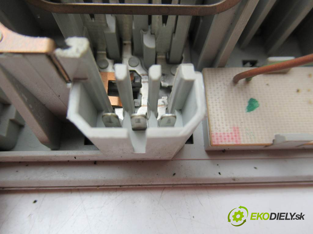 Skoda Octavia I LIFT       0  svetlo svetlo 1U0947105B