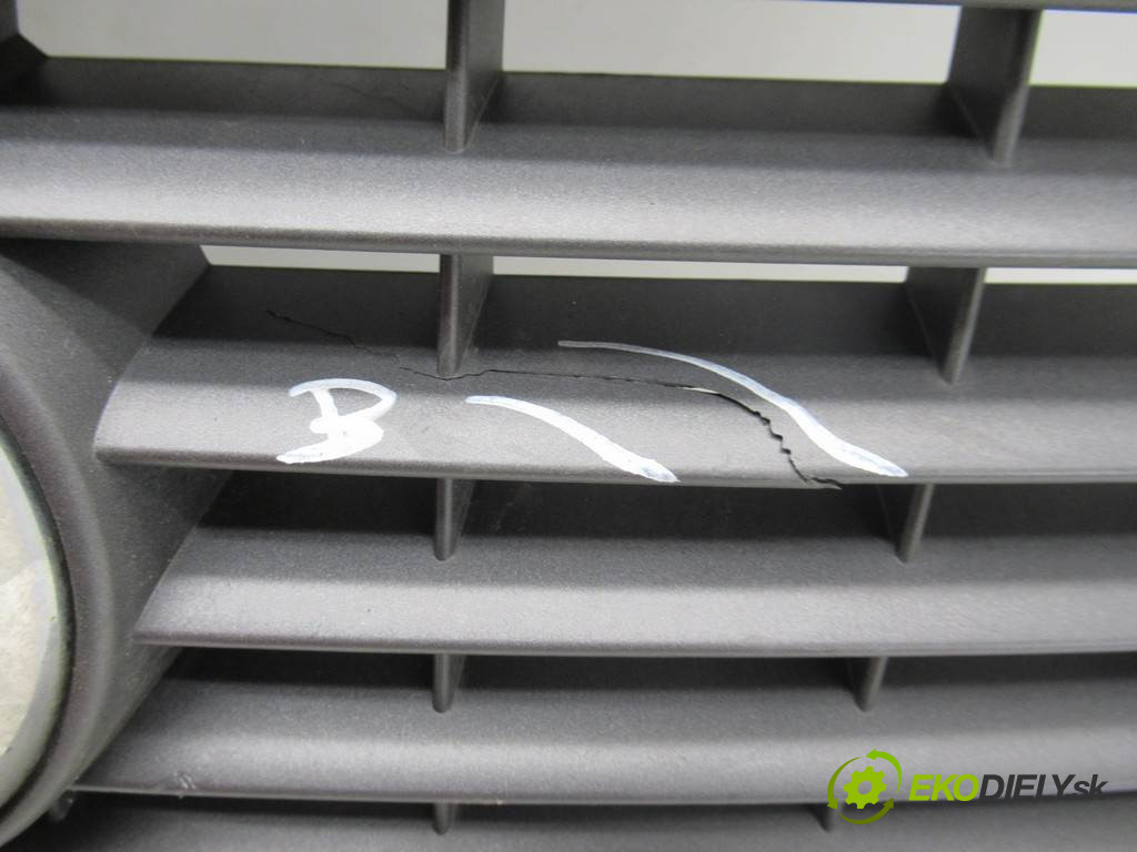 Audi A4 B7       0  mriežka maska 8E0853651J