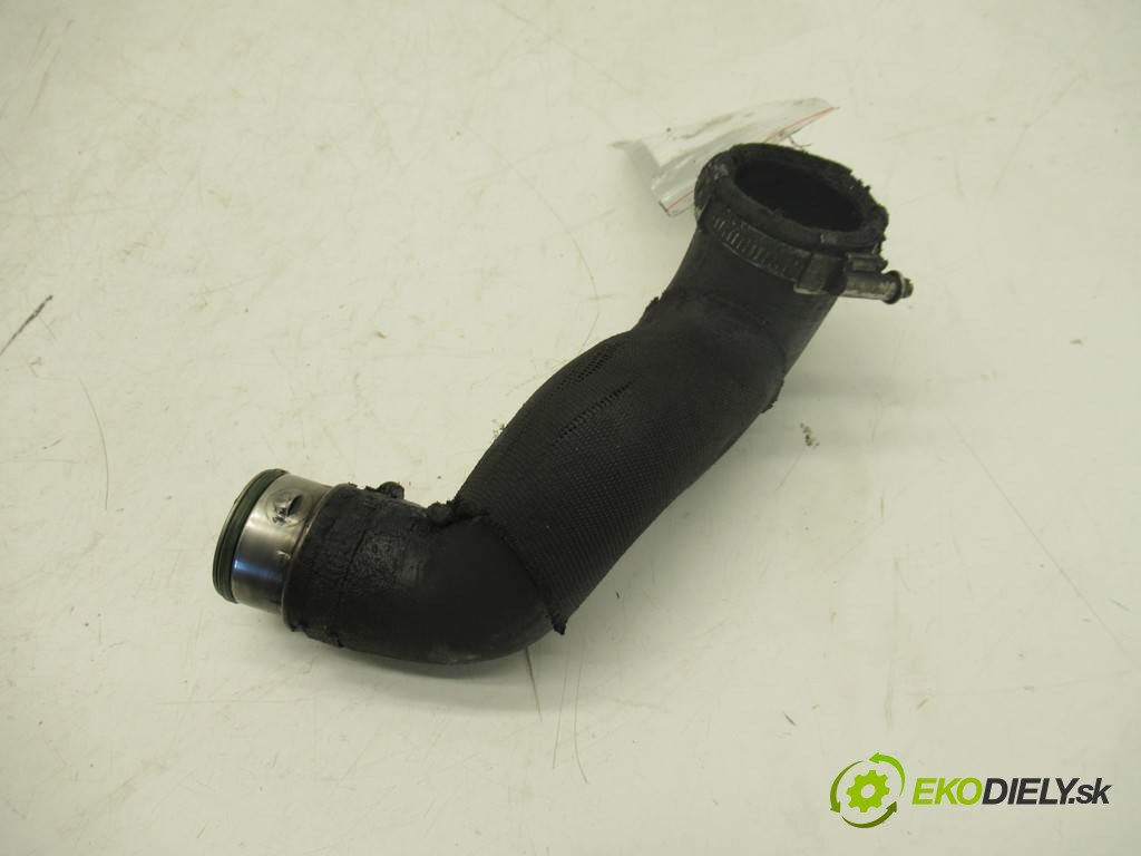 Audi A4 B7       0  rúra hadice turba 8E0145790D