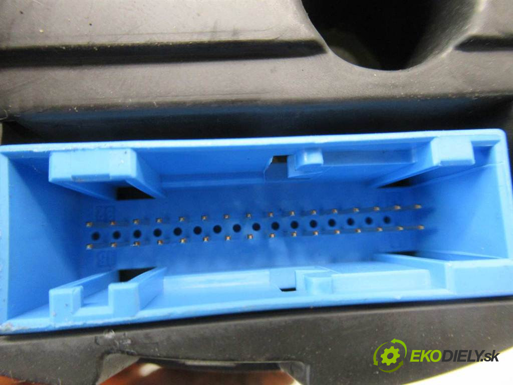 Volkswagen Golf IV       0  prístrojovka 1J0919860