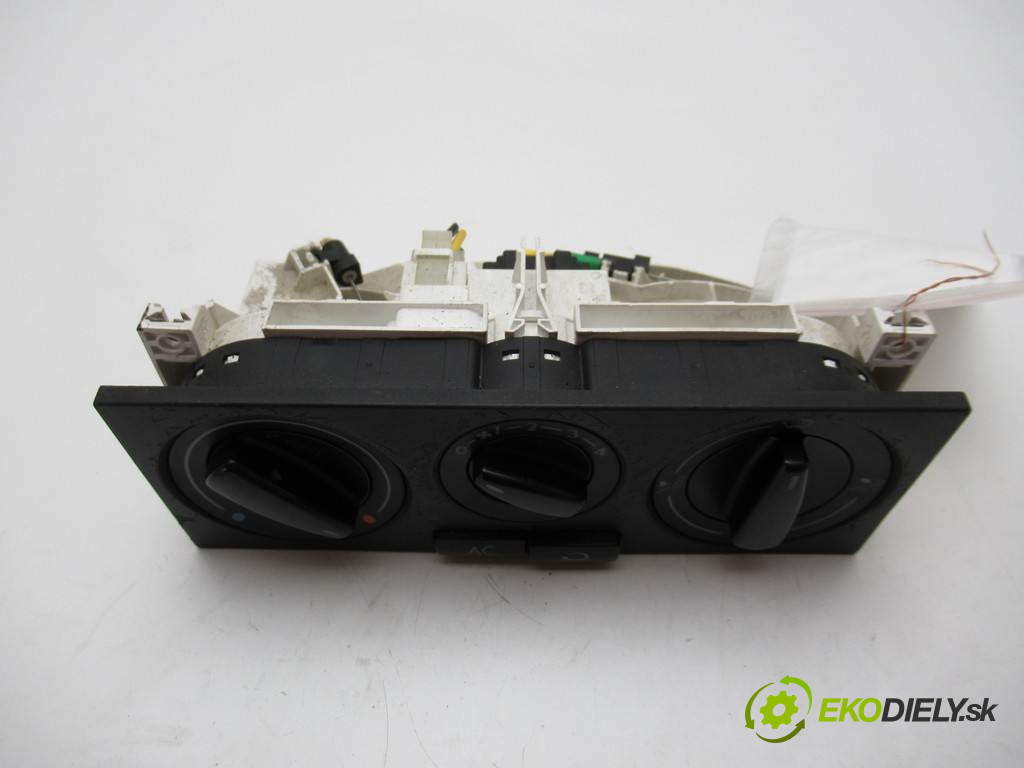 Volkswagen Golf IV       0  panel ovládaní topení 1J0820045F