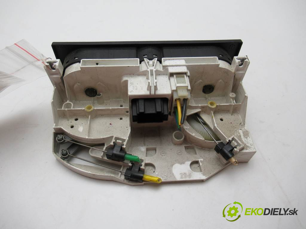 Volkswagen Golf IV       0  panel ovládaní topení 1J0820045F