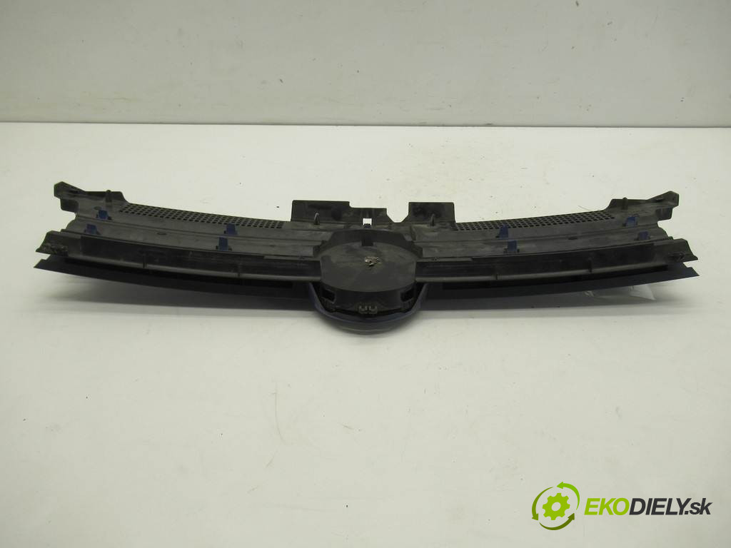 Volkswagen Golf IV       0  mriežka maska 1J0853651C