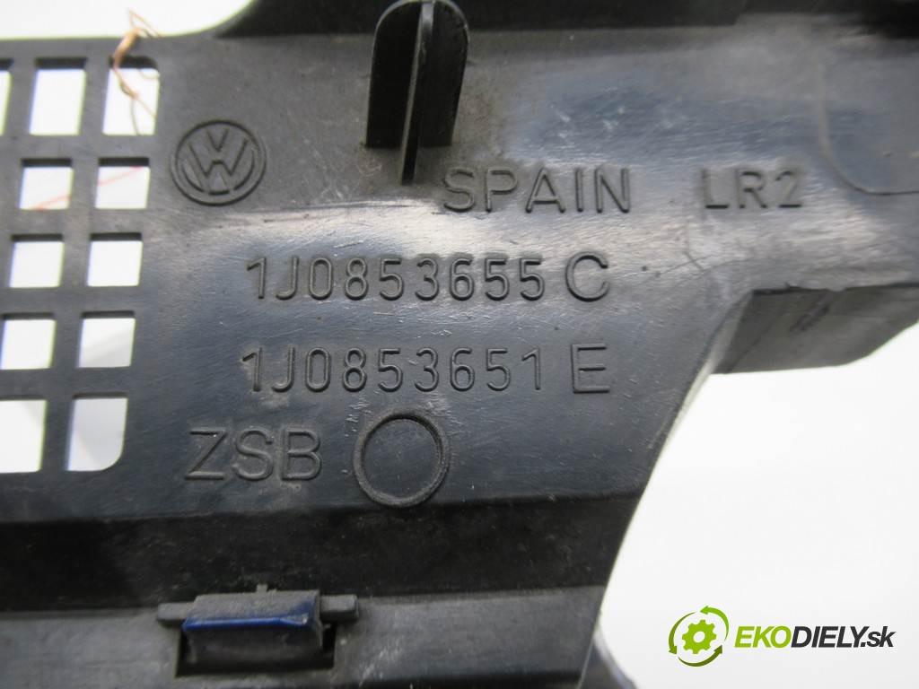 Volkswagen Golf IV       0  mriežka maska 1J0853651C