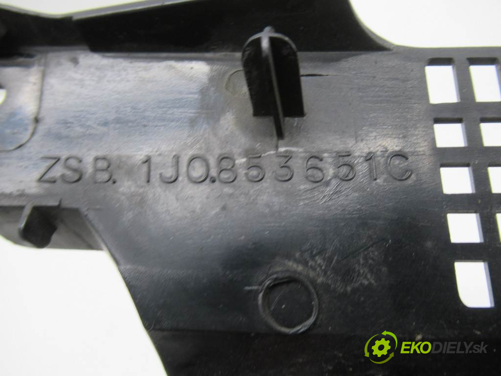 Volkswagen Golf IV       0  mriežka maska 1J0853651C