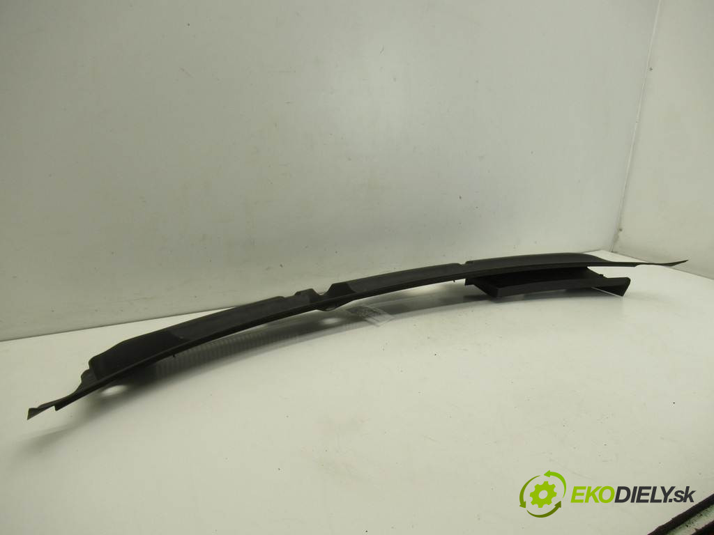 Volkswagen Golf IV       0  torpédo, plast pod čelné okno 1J1819415B
