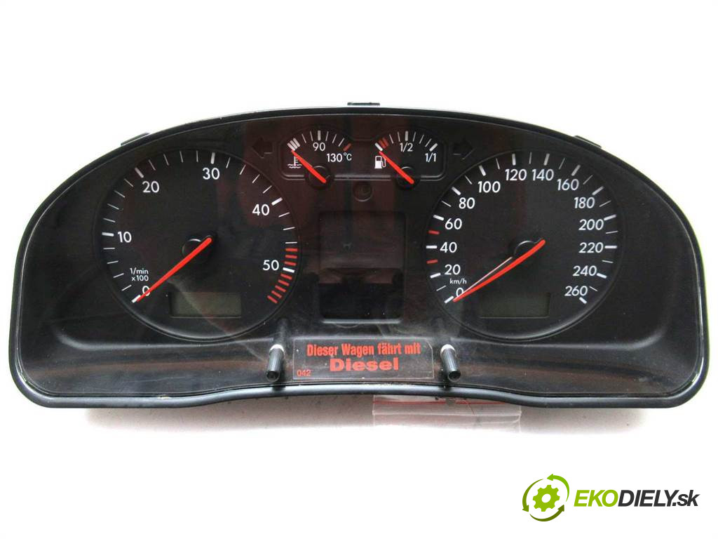 Volkswagen Passat B5       0  prístrojovka 3B0920822A