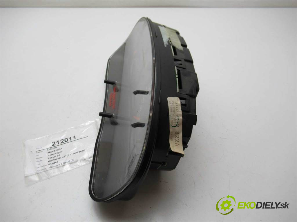 Volkswagen Passat B5       0  prístrojovka 3B0920822A