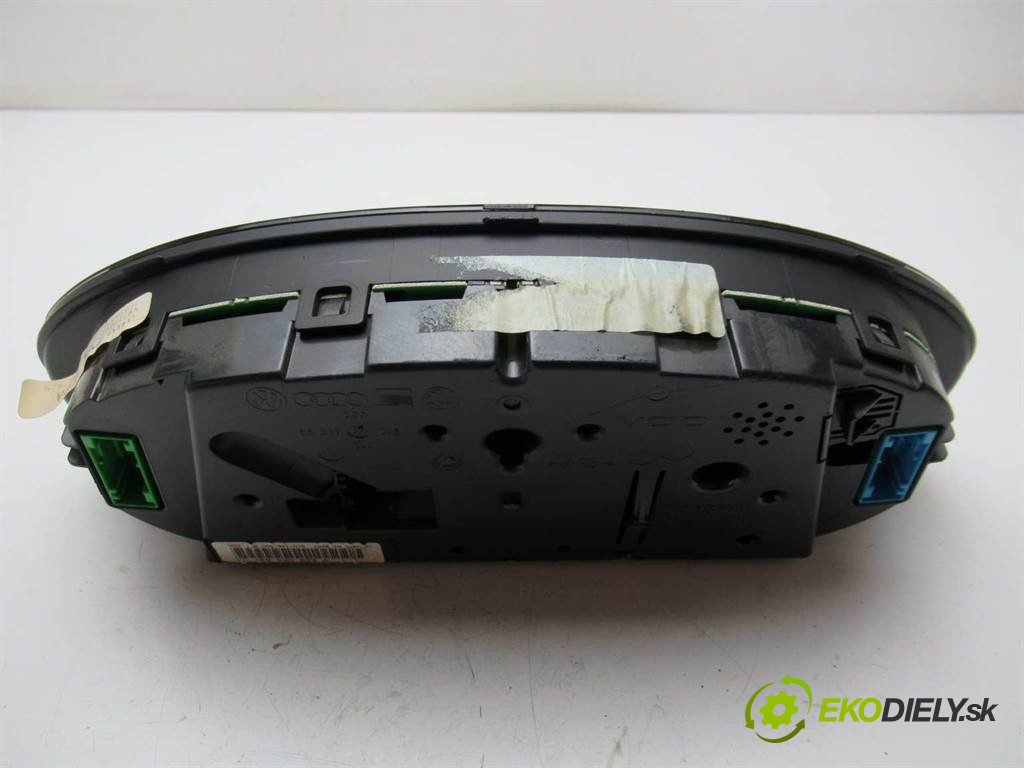 Volkswagen Passat B5       0  prístrojovka 3B0920822A