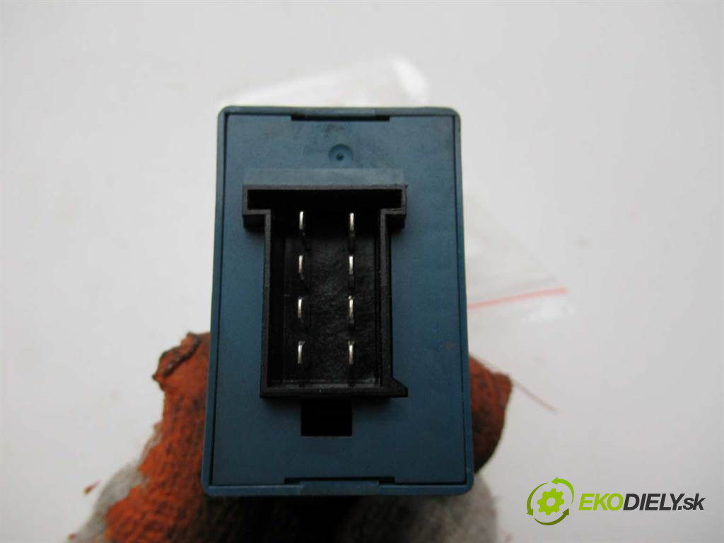 Volkswagen Passat B5       0  modul ťažného oka 321099