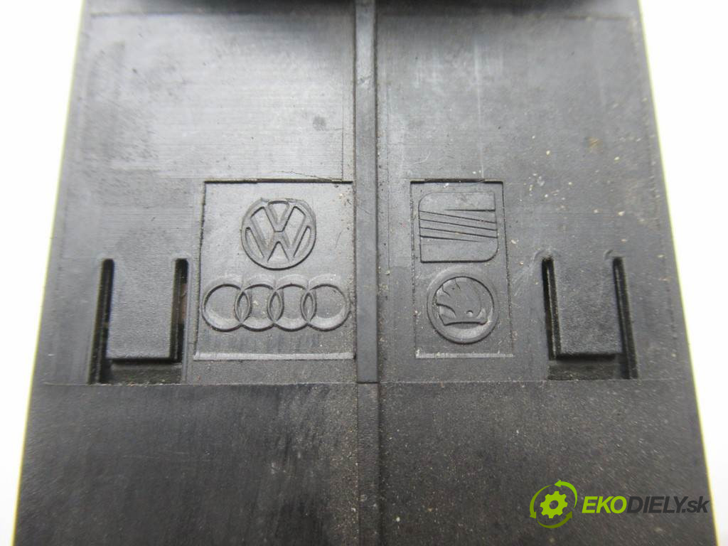 Volkswagen Passat B5       0  spínač svetiel na prístrojovej doske 1C0941531C