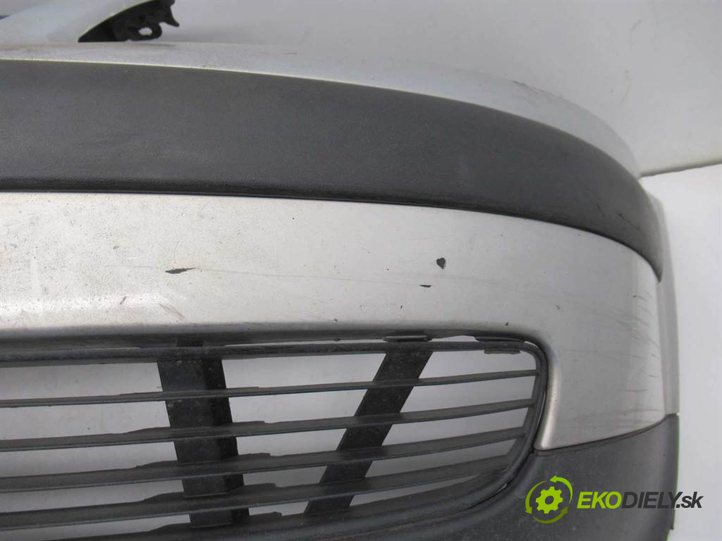 Volkswagen Passat B5       0  nárazník predný