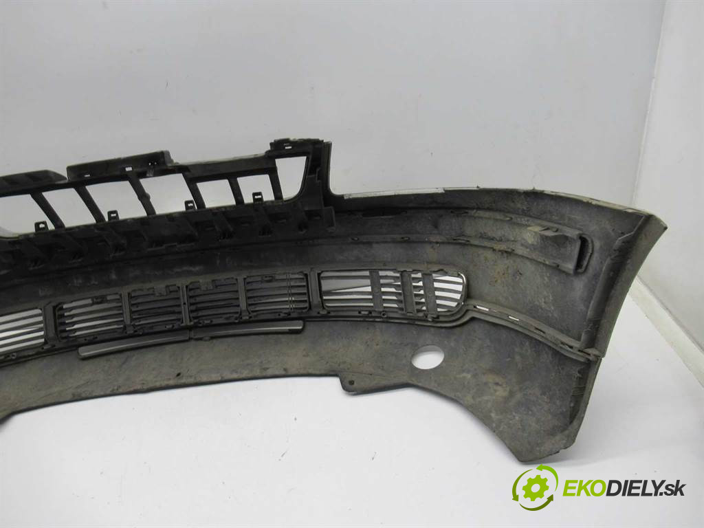 Volkswagen Passat B5       0  nárazník predný