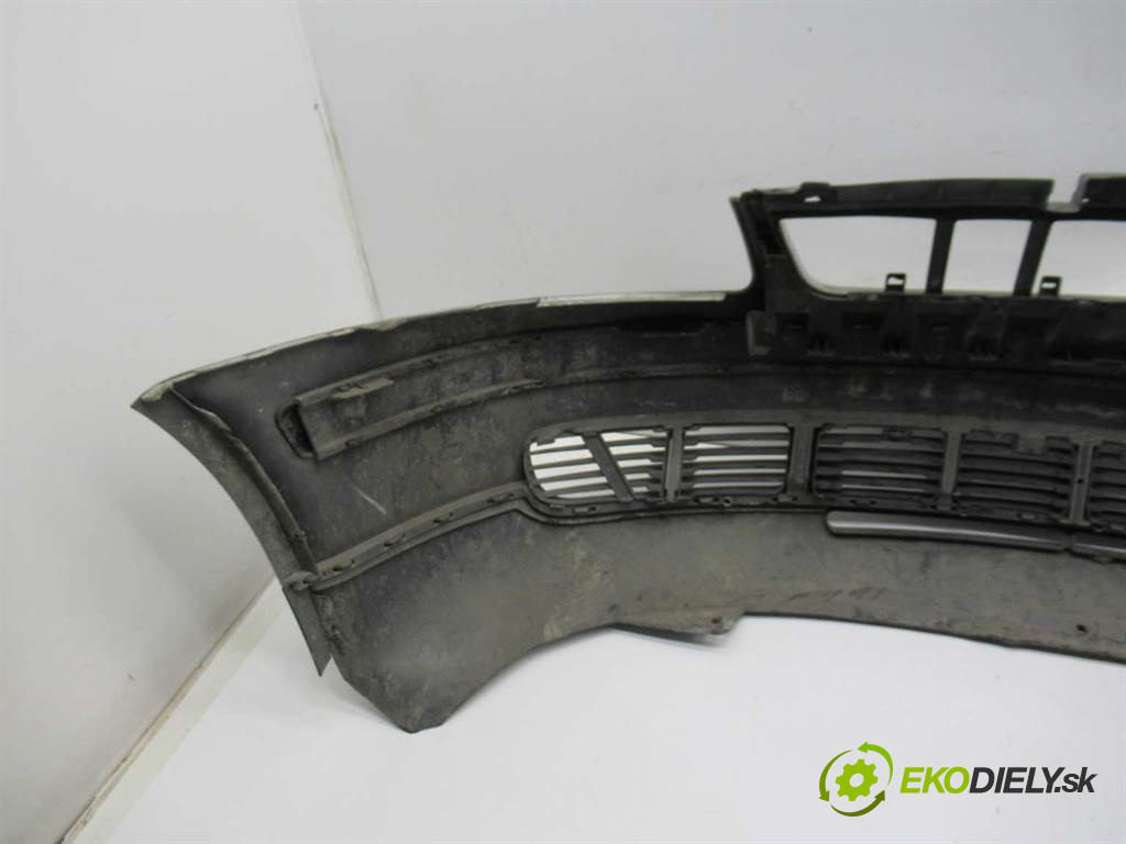 Volkswagen Passat B5       0  nárazník predný
