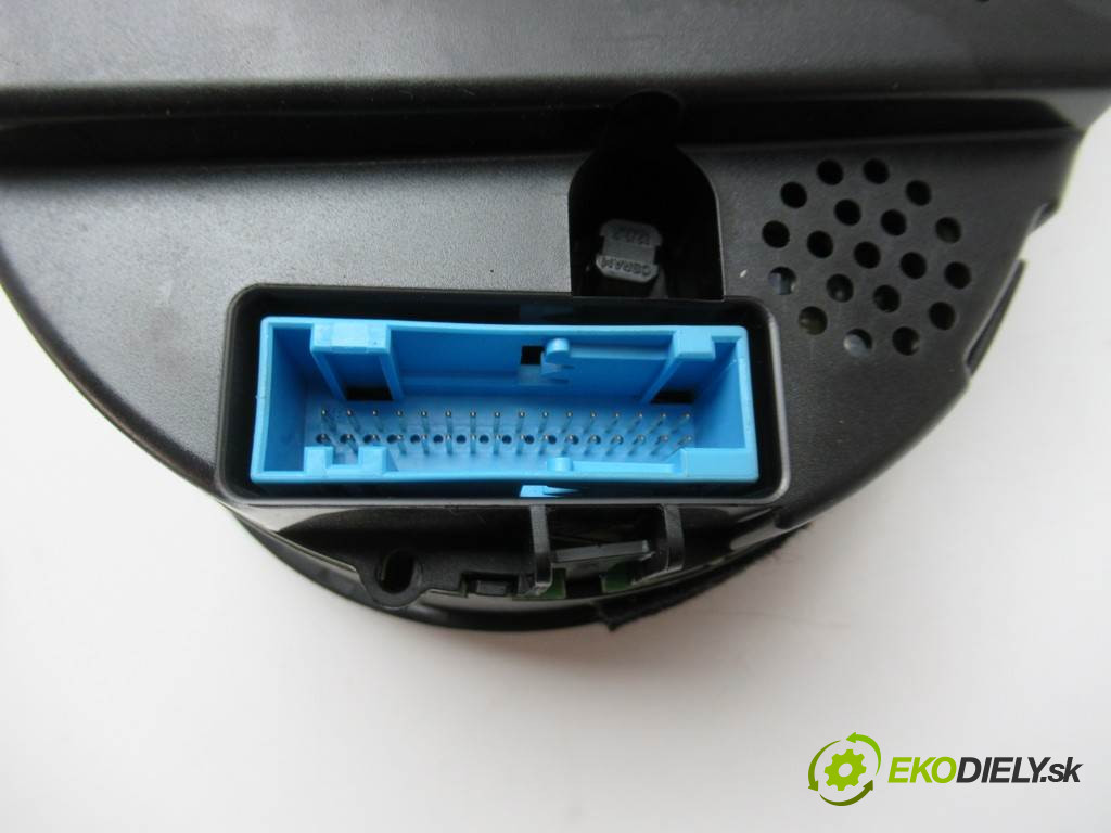 Audi A3 8L       0  prístrojovka 8L0919860