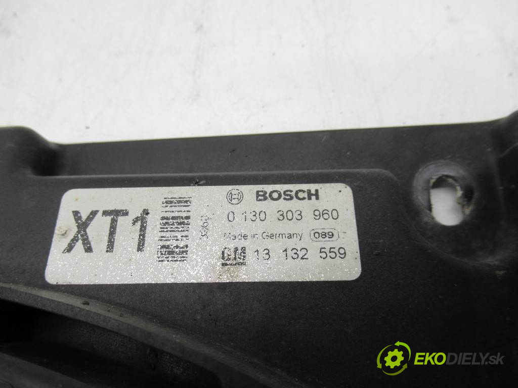 Opel Astra H       0  ventilátor klimatizace 13132559