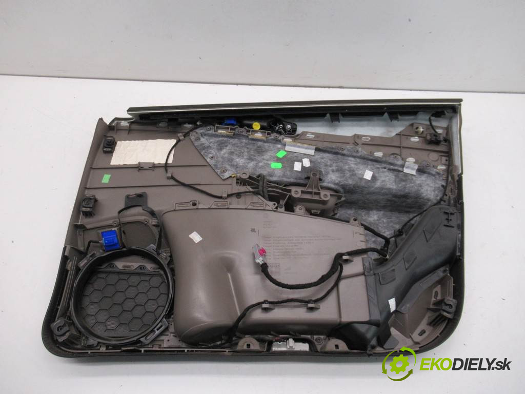 Volkswagen Passat B6       0  ča dveře přední část levý tapacír 3C1867011