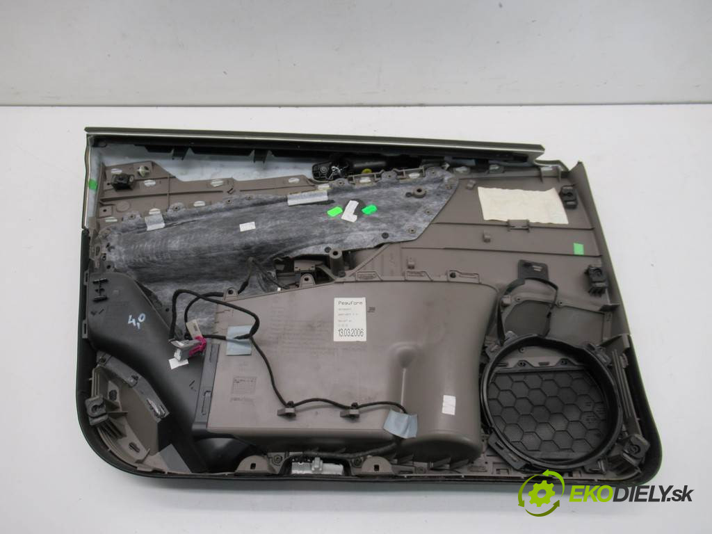 Volkswagen Passat B6       0  ča dveře přední část pravý tapacír