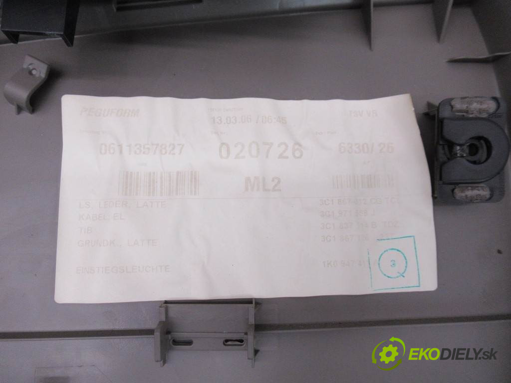 Volkswagen Passat B6       0  ča dveře přední část pravý tapacír