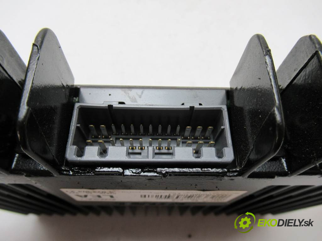 Mazda 6       0  zosilňovač GM1A-66-92X