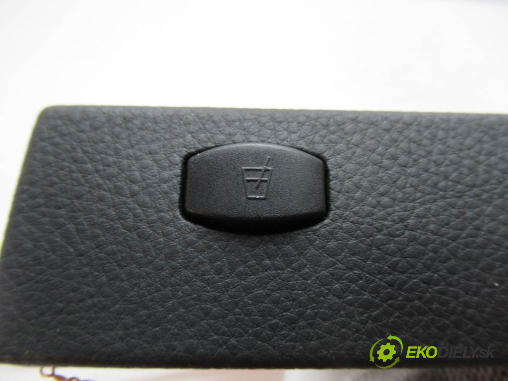 BMW 5 E60       0  držák na nápoje 7034132