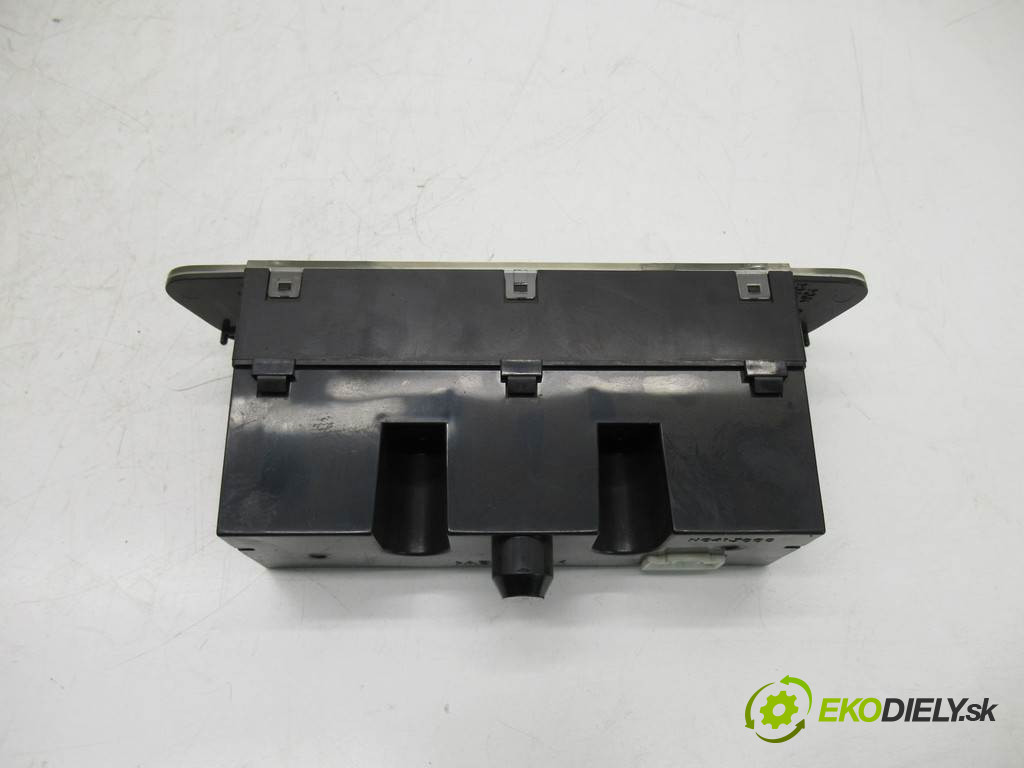 Mitsubishi Colt VI CZ3       0  displej MR587777