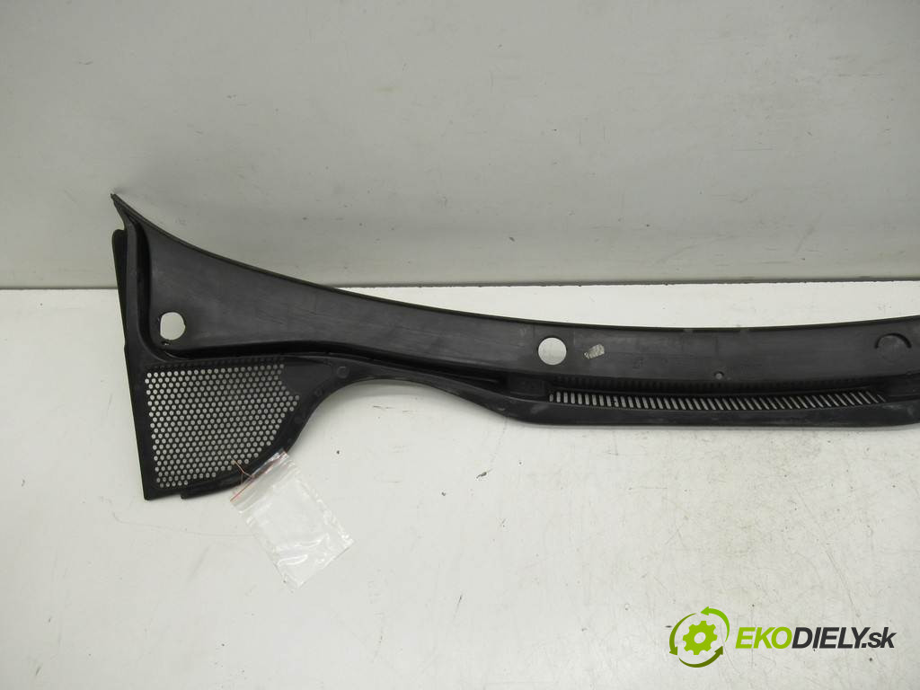 Volkswagen Polo V       0  torpédo, plast pod čelné okno 6R1819415C