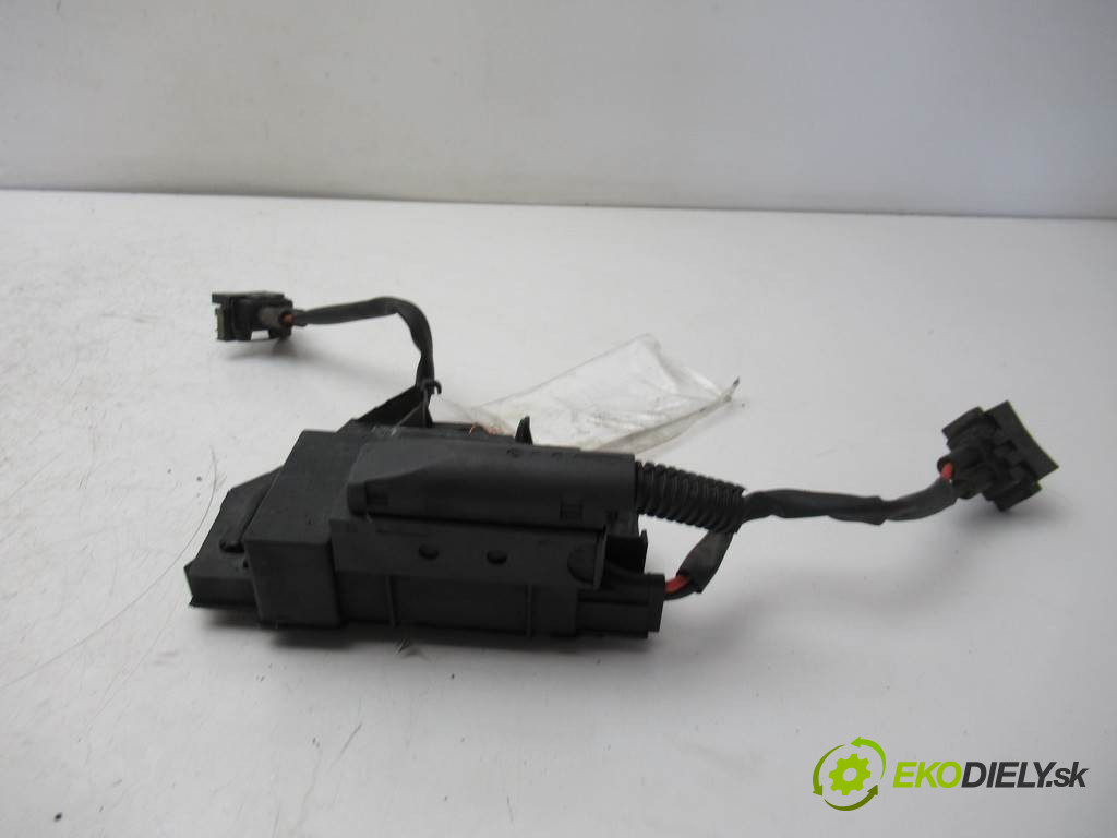 Opel Vectra C       0  modul řídící jednotka ventilátoru 1379131