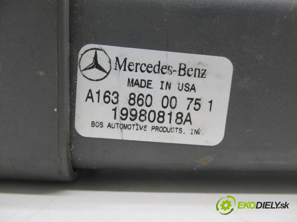Mercedes-Benz ML W163       0  roleta