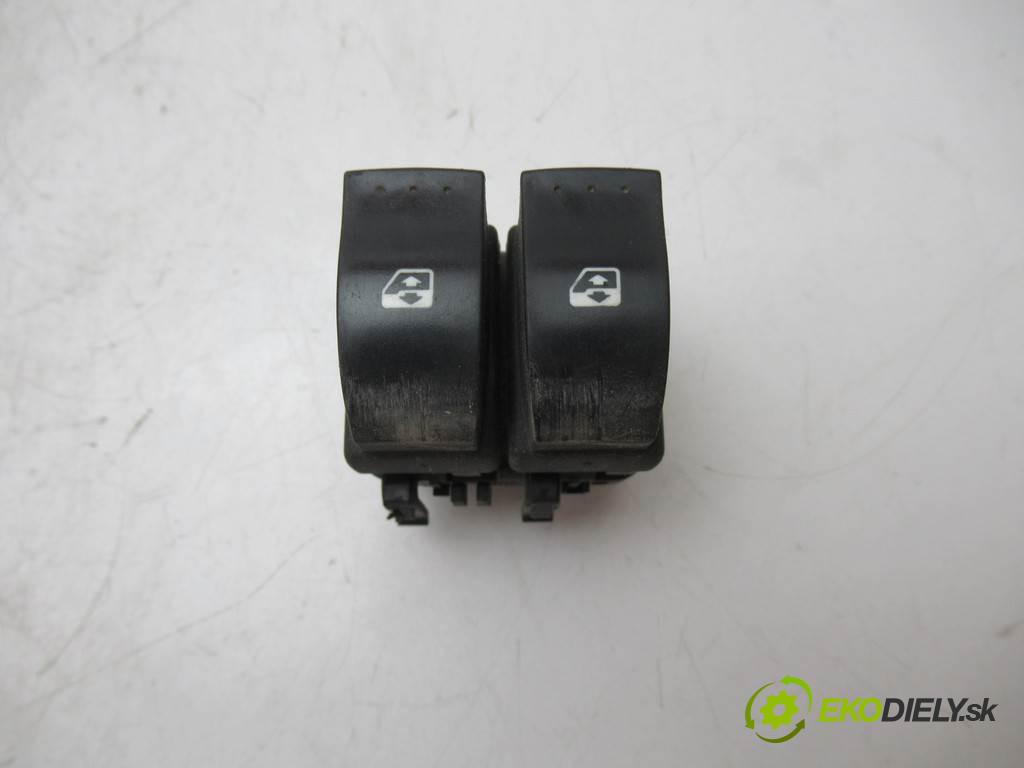 Renault Clio II LIFT       0  prepínač okien