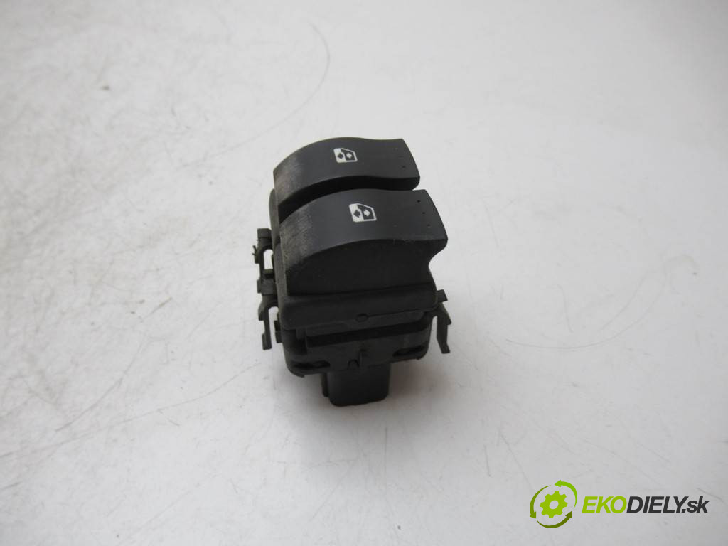 Renault Clio II LIFT       0  prepínač okien