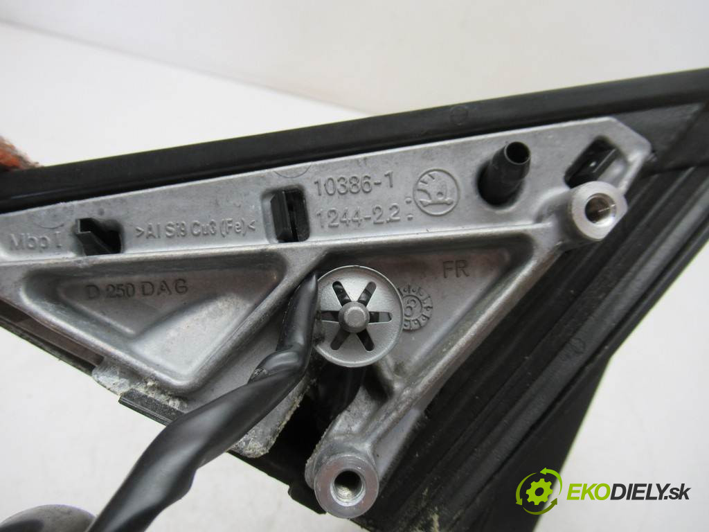 Skoda Fabia II       0  zpětné zrcátko pravé