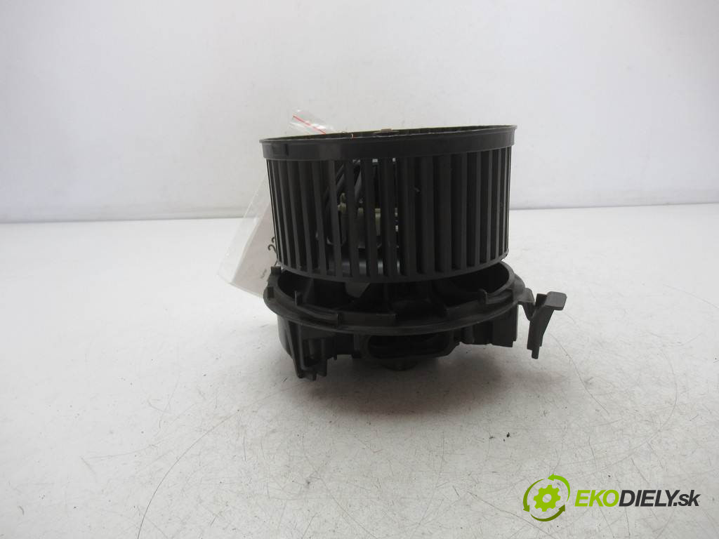 Nissan MICRA K12       0  ventilátor - topení F667217D