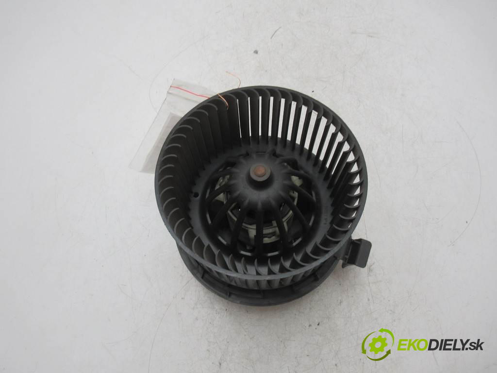 Nissan MICRA K12       0  ventilátor - topení F667217D