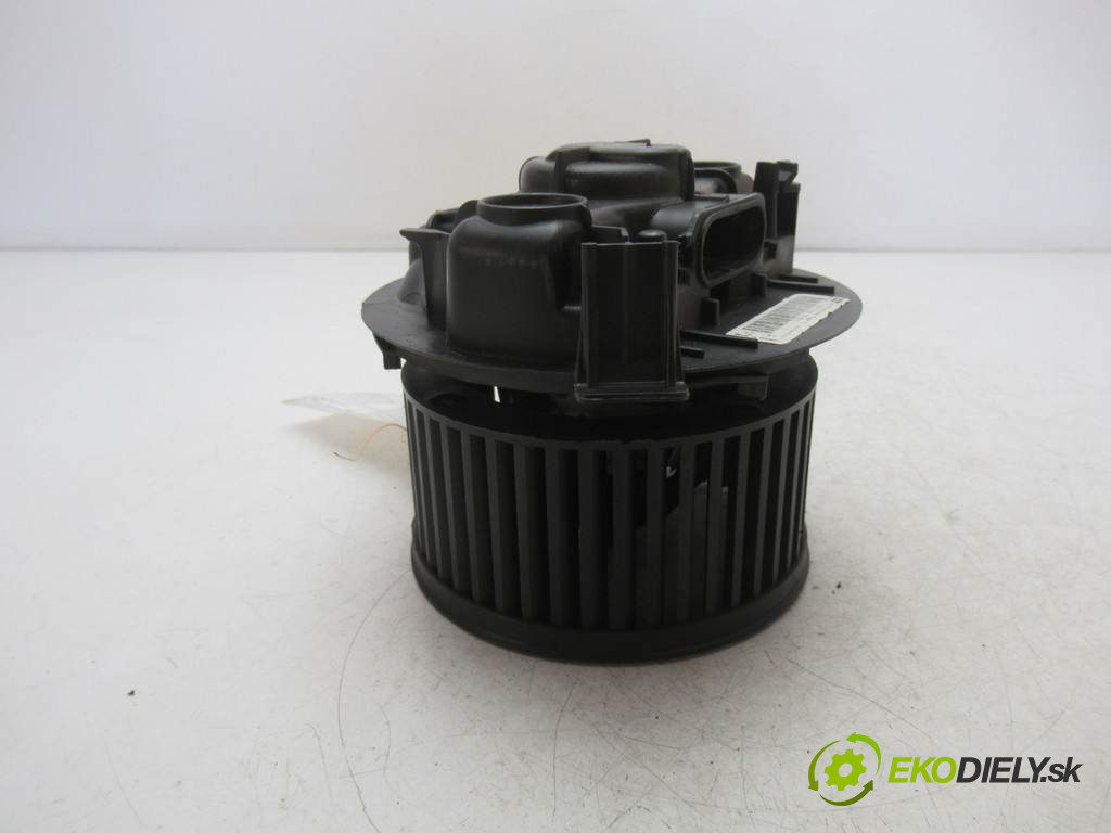 Nissan MICRA K12       0  ventilátor - topení F667217D