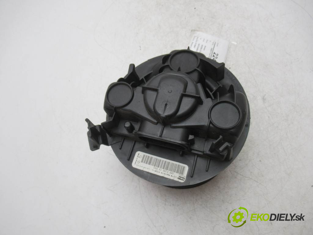 Nissan MICRA K12       0  ventilátor - topení F667217D