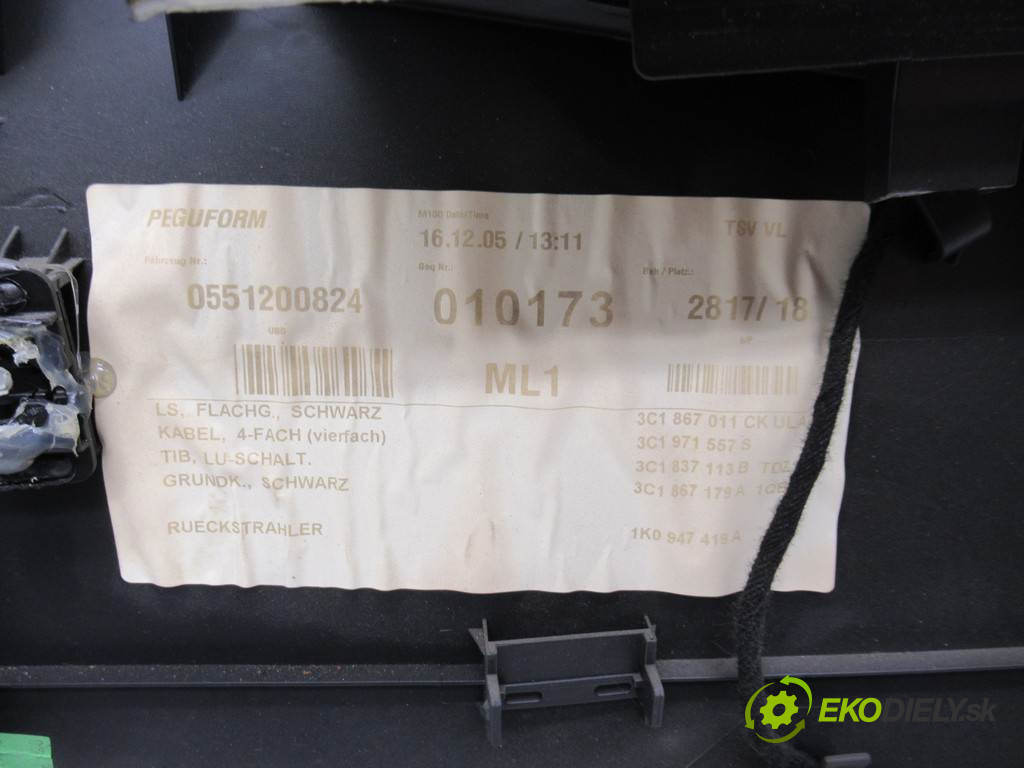 Volkswagen Passat B6       0  ča dveře přední část levý tapacír