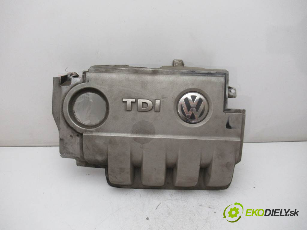 Volkswagen Passat B6       0  kryt motora 03G103967