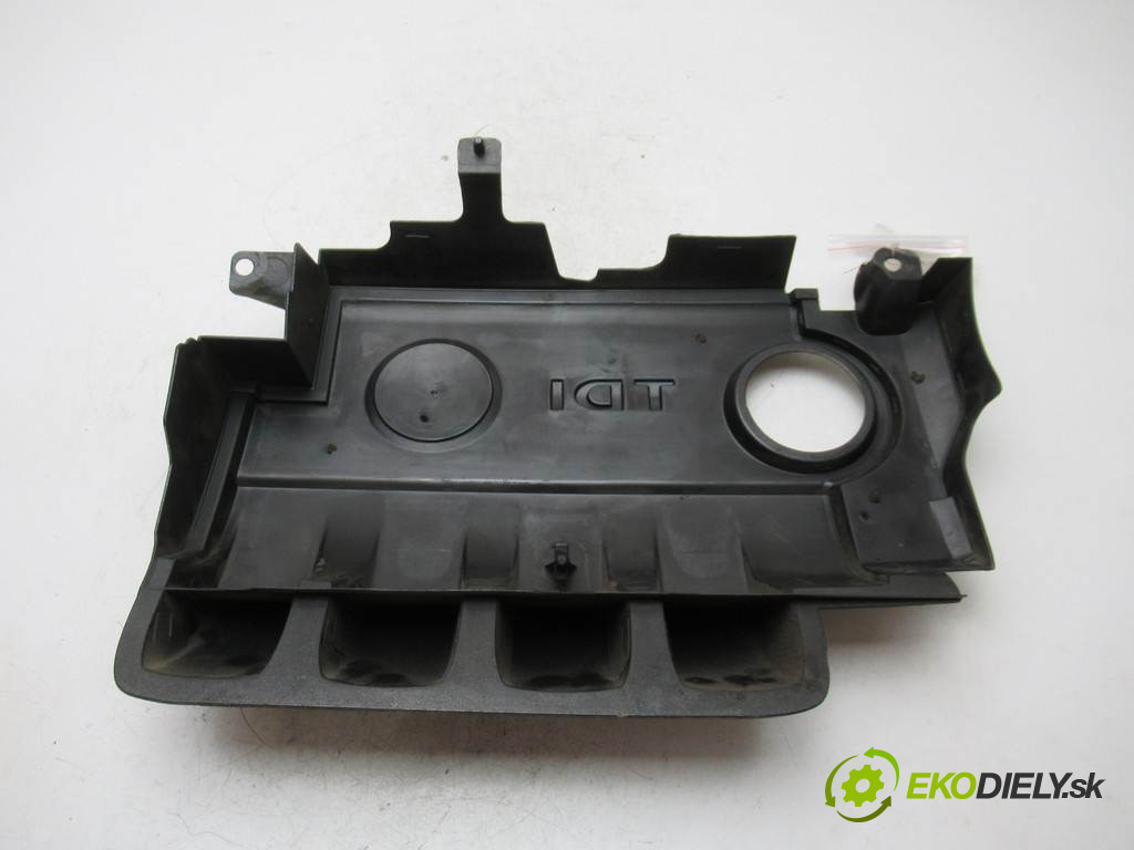 Volkswagen Passat B6       0  kryt motora 03G103967