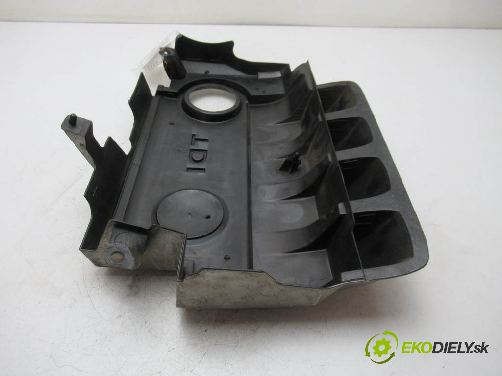 Volkswagen Passat B6       0  kryt motora 03G103967