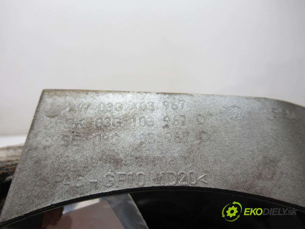 Volkswagen Passat B6       0  kryt motora 03G103967