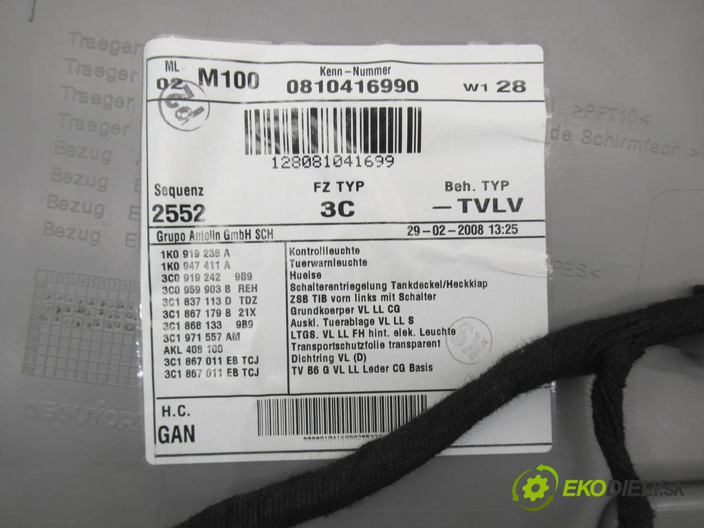 Volkswagen Passat B6       0  ča dveře přední část levý tapacír