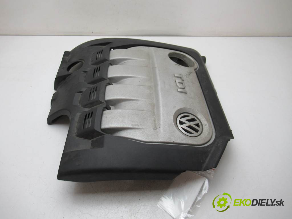 Volkswagen Passat B6       0  kryt motor 03G103967A