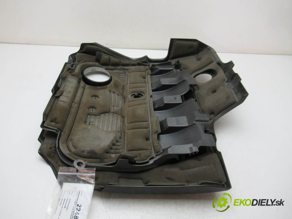 Volkswagen Passat B6       0  kryt motor 03G103967A